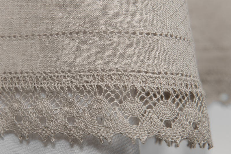 Round or Oval Linen Tablecloth with Lace (White and Undyed)