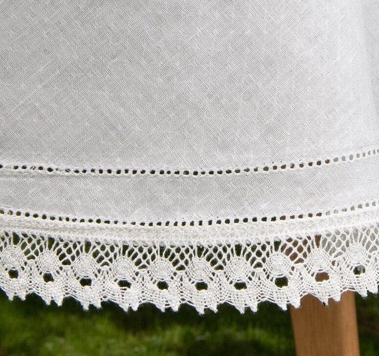 Round or Oval Linen Tablecloth with Lace (White and Undyed)